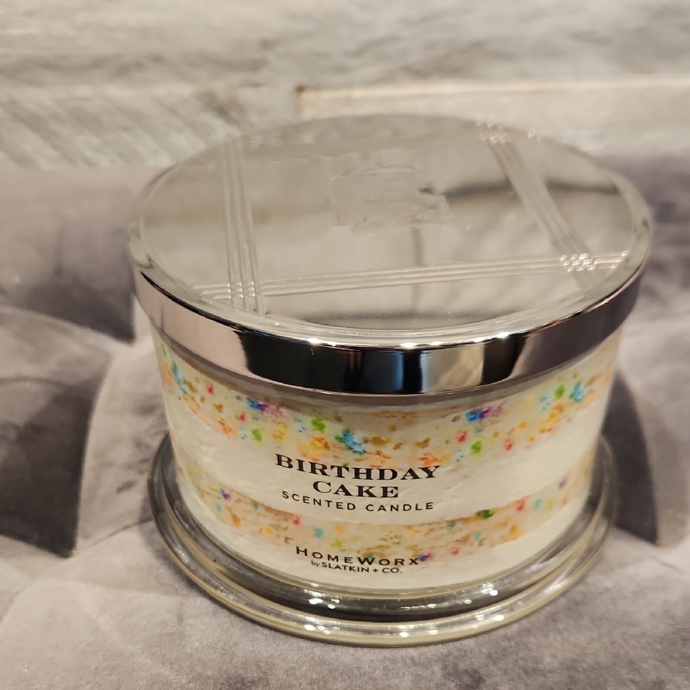 NWT Homeworx Birthday Cake 4 Wick Scented 18 OZ  Candle - Cream, Silver Cover